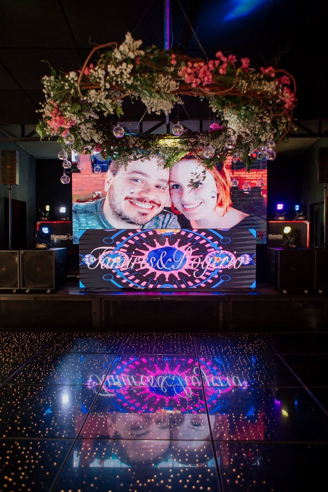 Foto Casamento no Vila dos Araçás Tami e Rogério Foto Casamento no Vila dos Araçás Tami e Rogério - Imagem 52