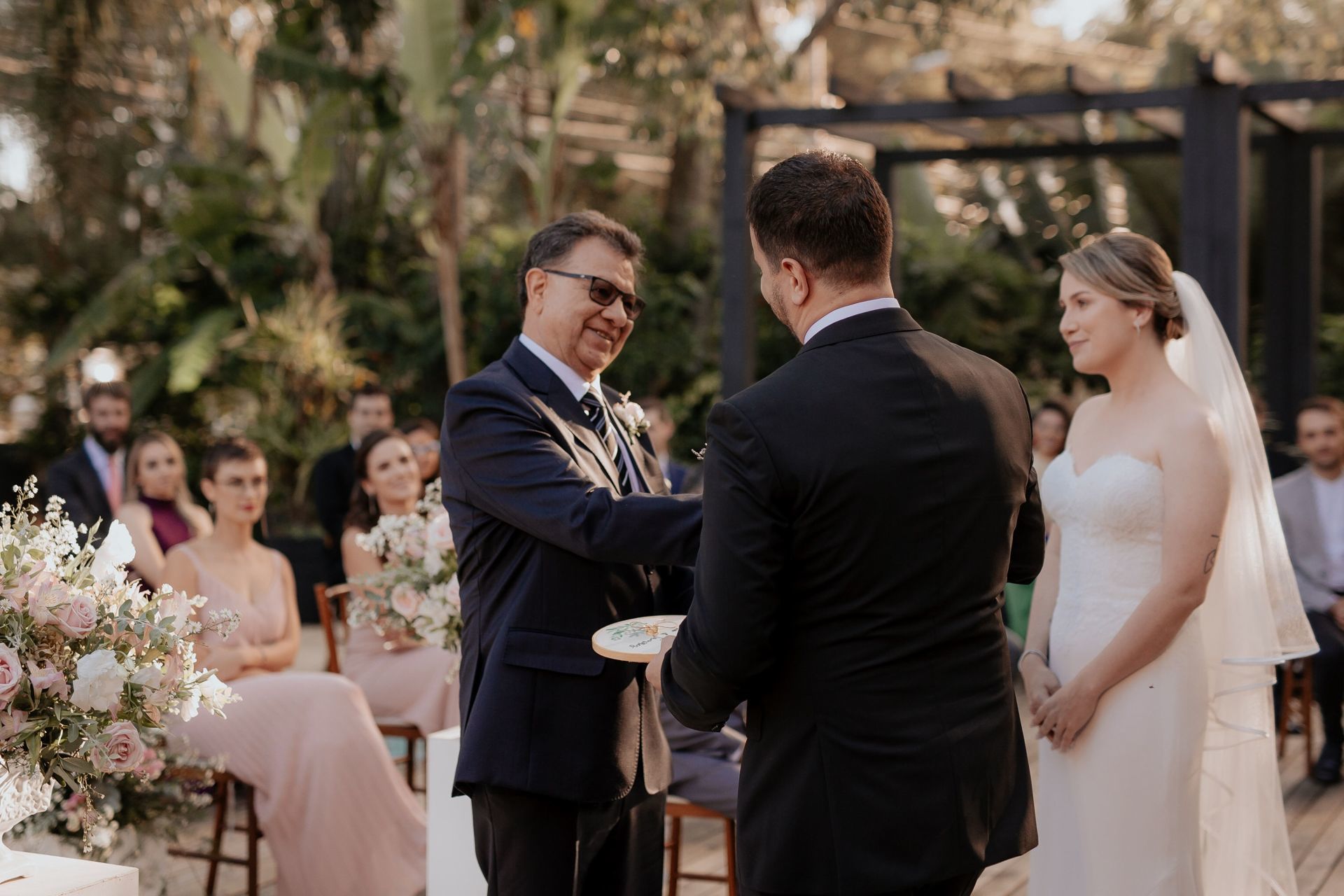 Foto Casamento no Vila dos Araçás Tami e Rogério Foto Casamento no Vila dos Araçás Tami e Rogério - Imagem 110
