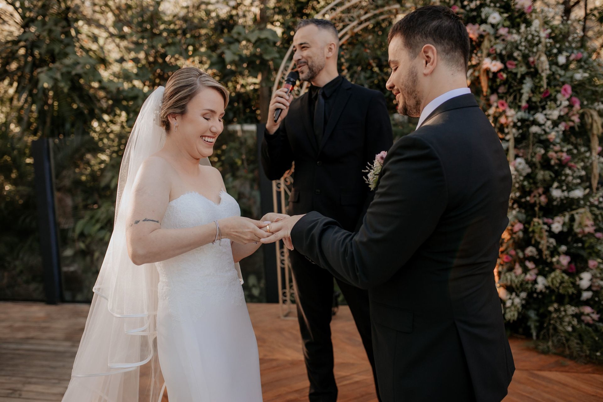 Foto Casamento no Vila dos Araçás Tami e Rogério Foto Casamento no Vila dos Araçás Tami e Rogério - Imagem 122