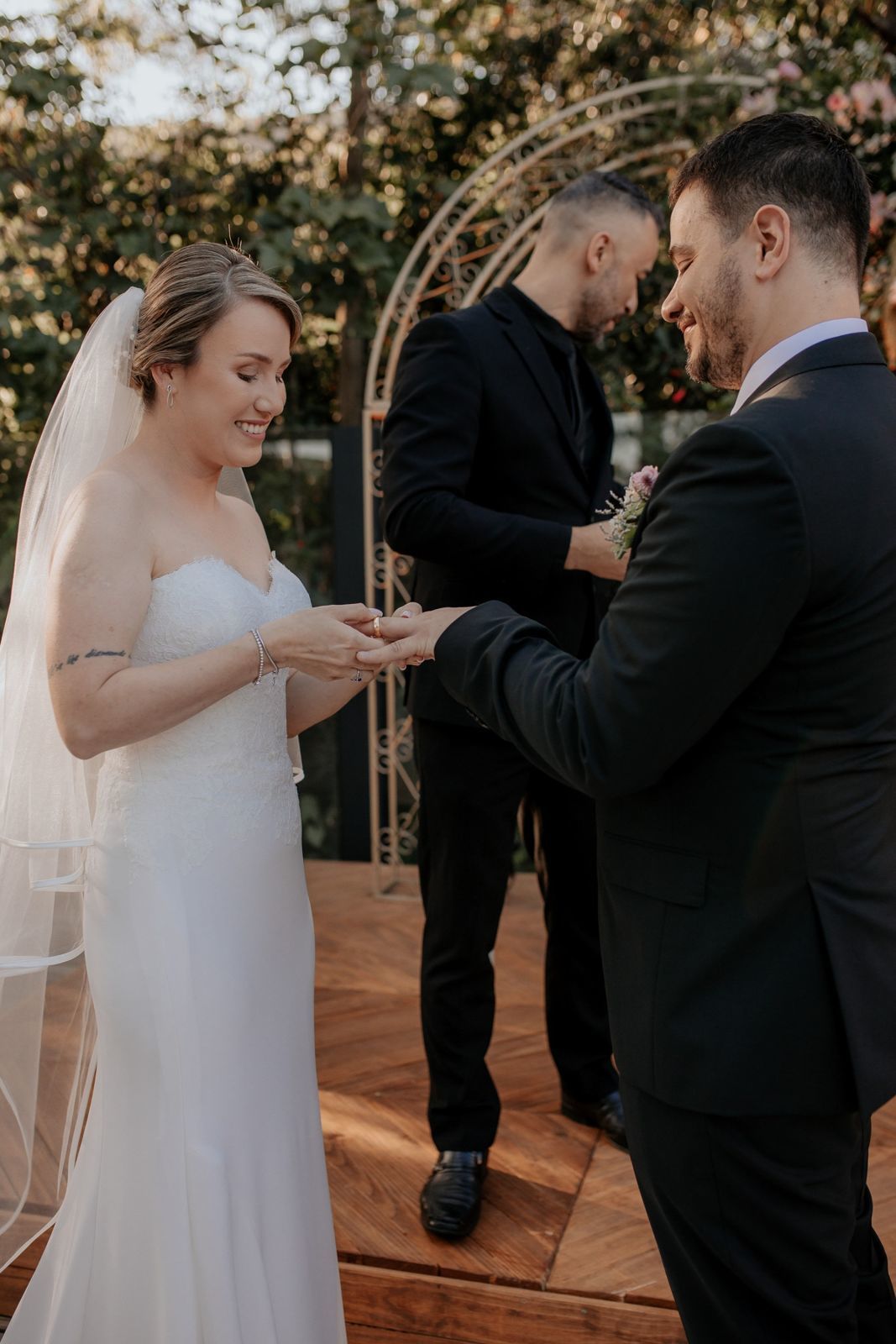 Foto Casamento no Vila dos Araçás Tami e Rogério Foto Casamento no Vila dos Araçás Tami e Rogério - Imagem 120