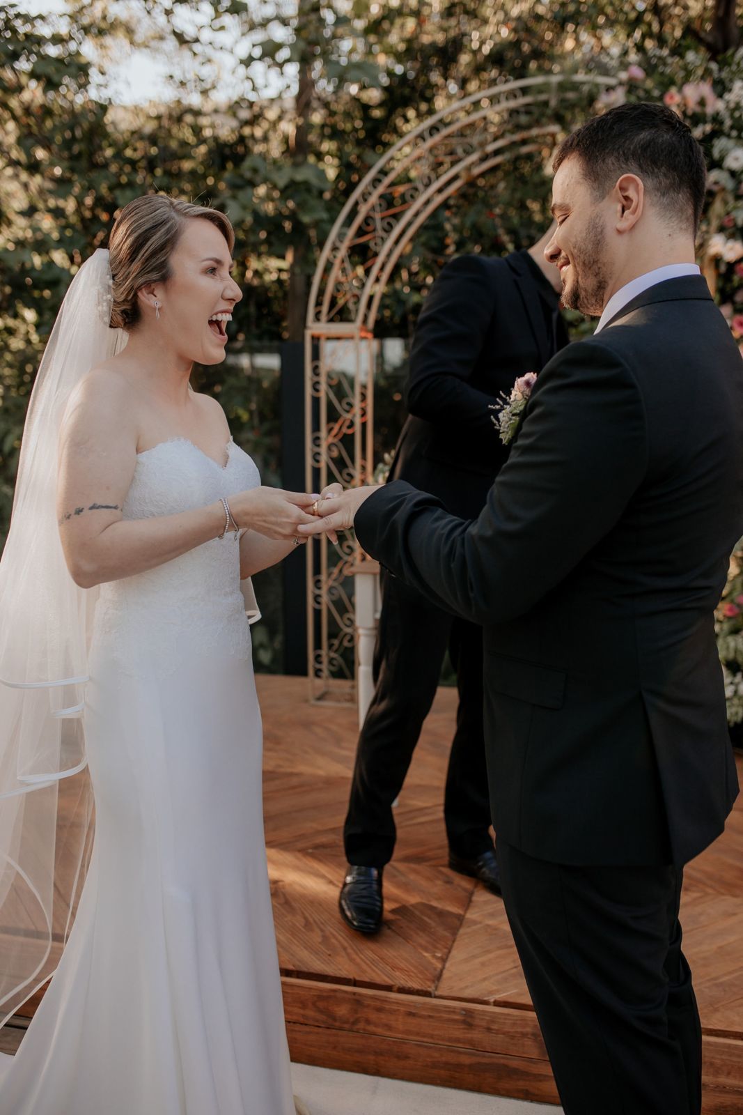 Foto Casamento no Vila dos Araçás Tami e Rogério Foto Casamento no Vila dos Araçás Tami e Rogério - Imagem 121