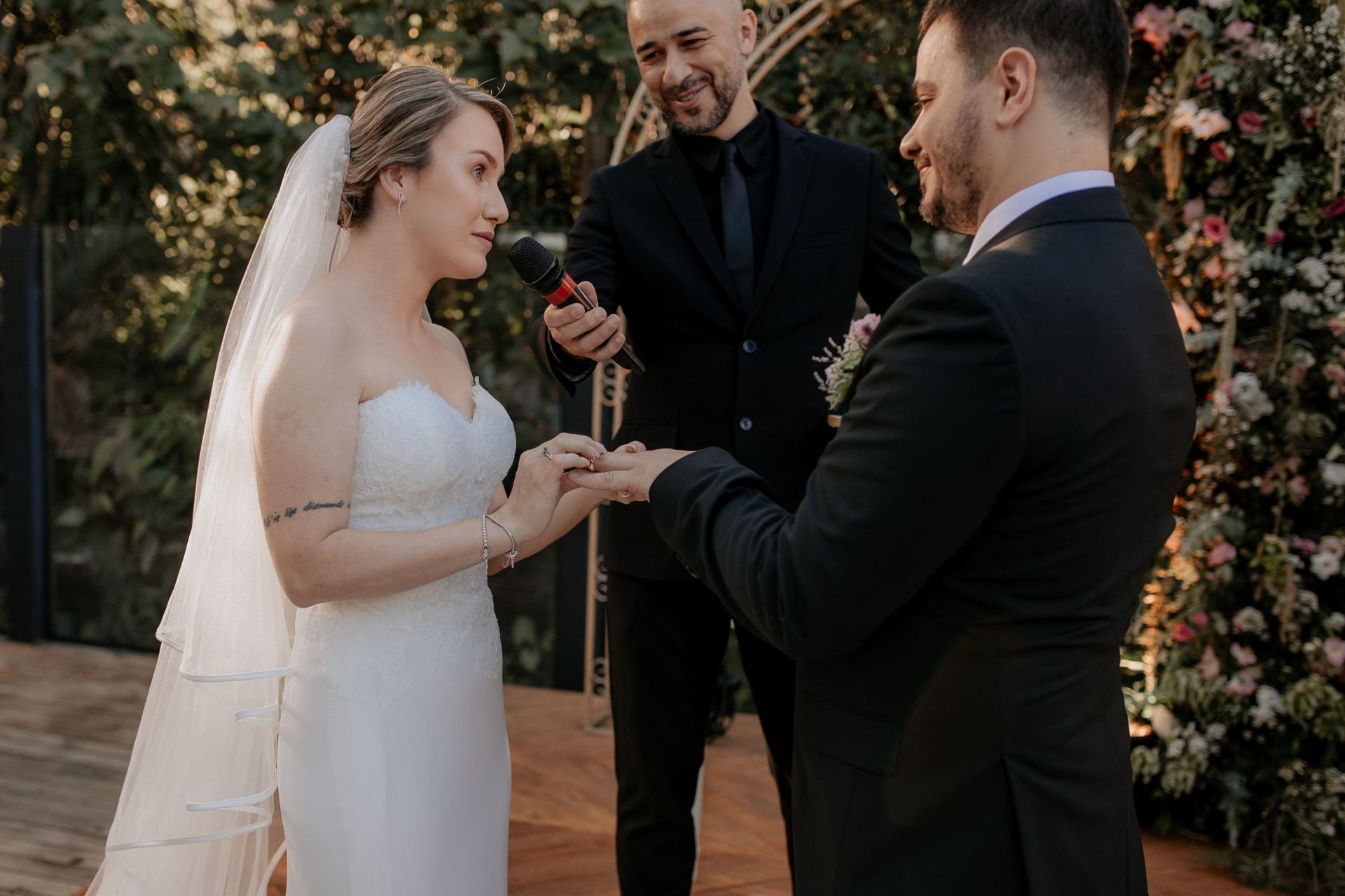 Foto Casamento no Vila dos Araçás Tami e Rogério Foto Casamento no Vila dos Araçás Tami e Rogério - Imagem 118