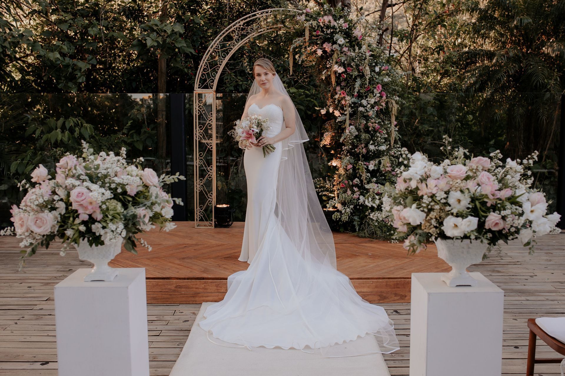 Foto Casamento no Vila dos Araçás Tami e Rogério Foto Casamento no Vila dos Araçás Tami e Rogério - Imagem 131