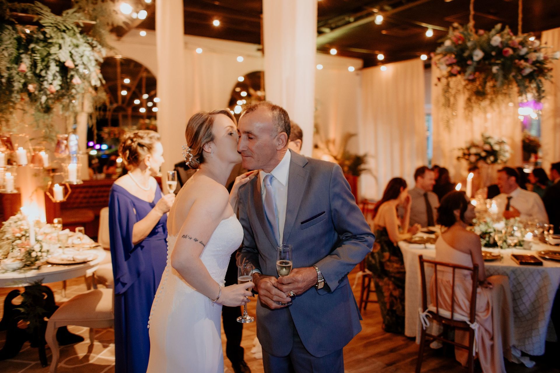 Foto Casamento no Vila dos Araçás Tami e Rogério Foto Casamento no Vila dos Araçás Tami e Rogério - Imagem 160