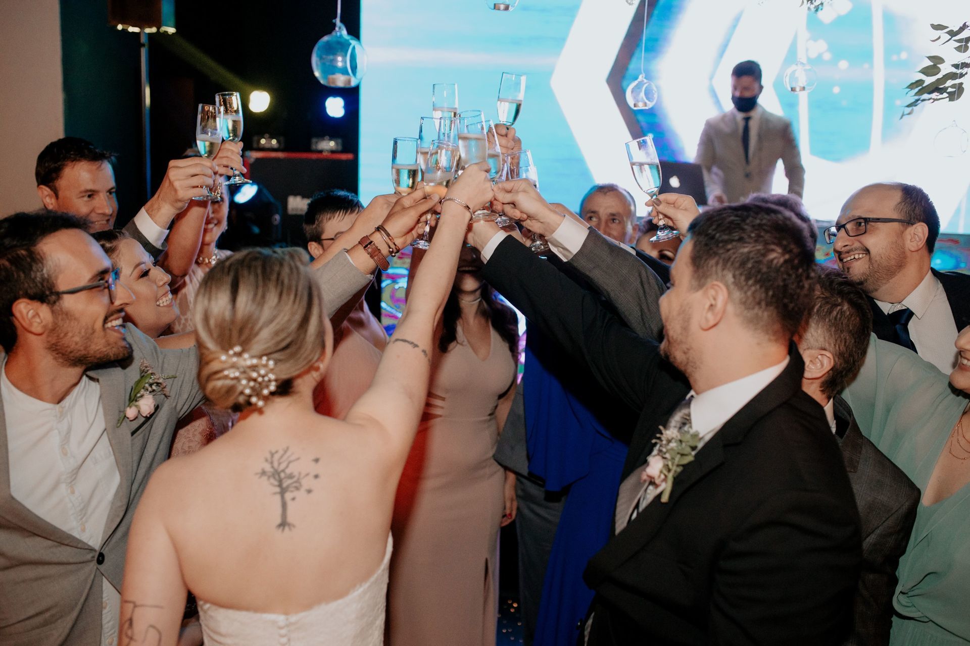 Foto Casamento no Vila dos Araçás Tami e Rogério Foto Casamento no Vila dos Araçás Tami e Rogério - Imagem 155