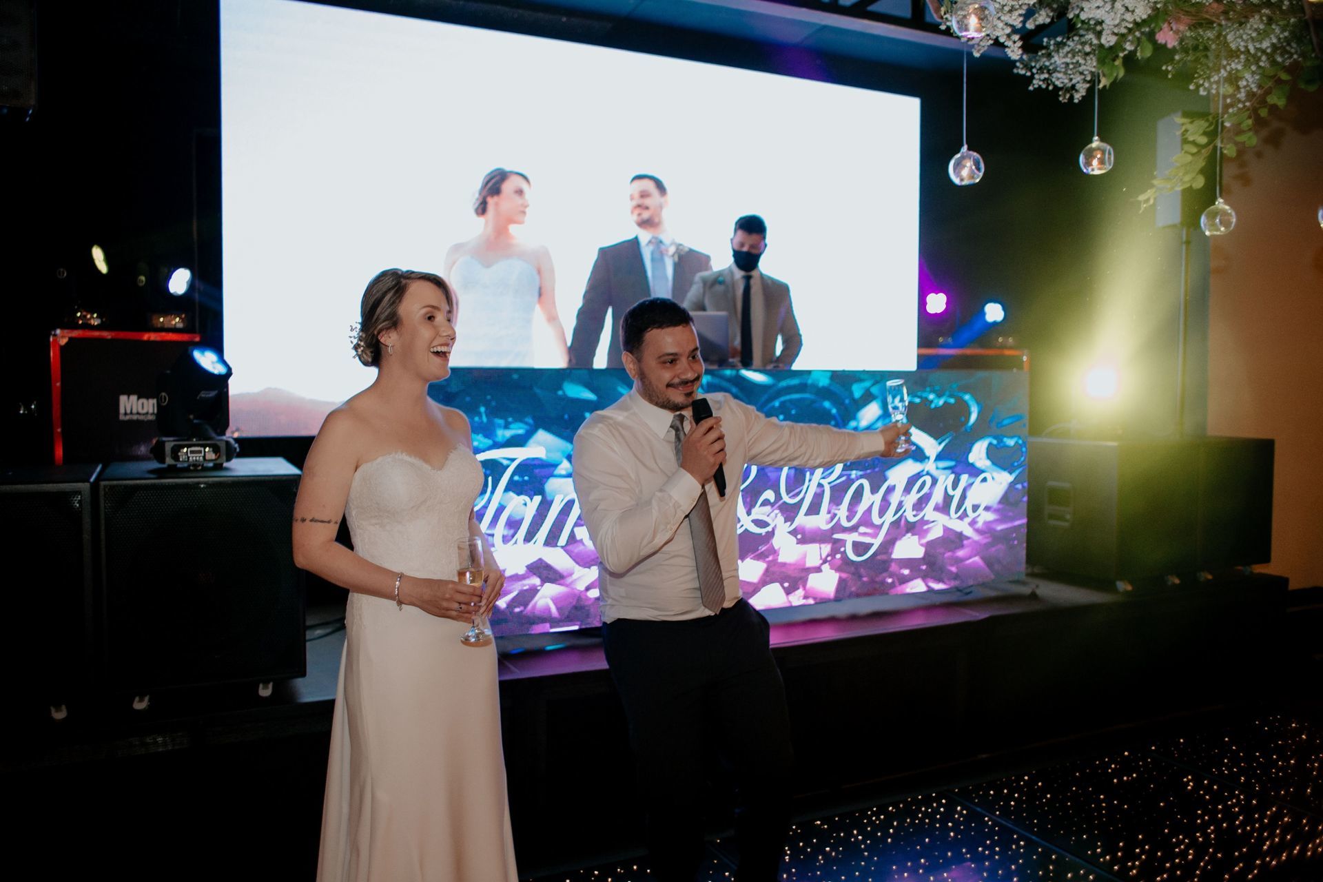 Foto Casamento no Vila dos Araçás Tami e Rogério Foto Casamento no Vila dos Araçás Tami e Rogério - Imagem 170