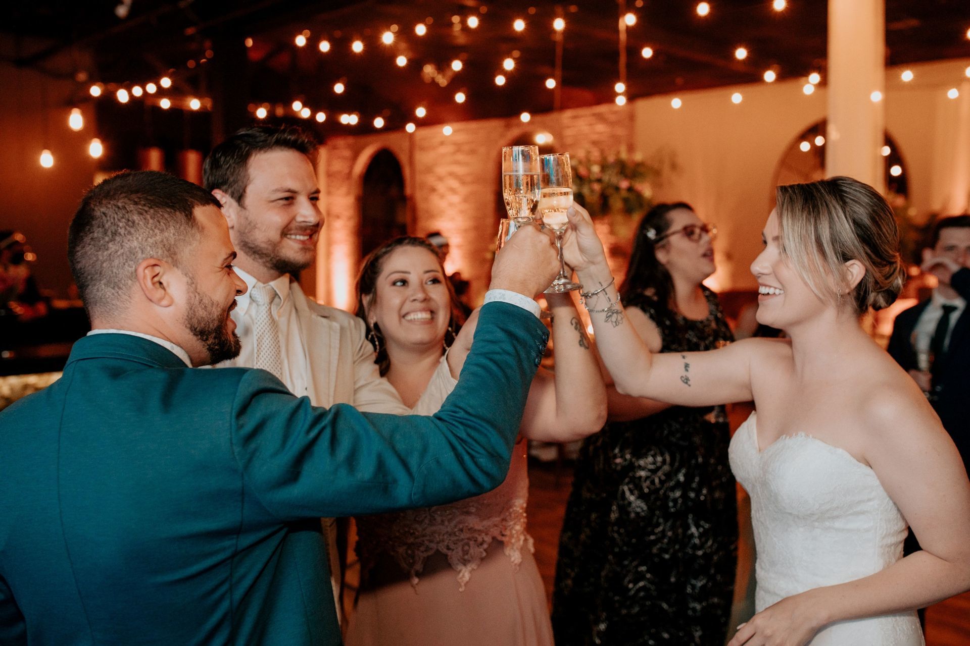 Foto Casamento no Vila dos Araçás Tami e Rogério Foto Casamento no Vila dos Araçás Tami e Rogério - Imagem 168