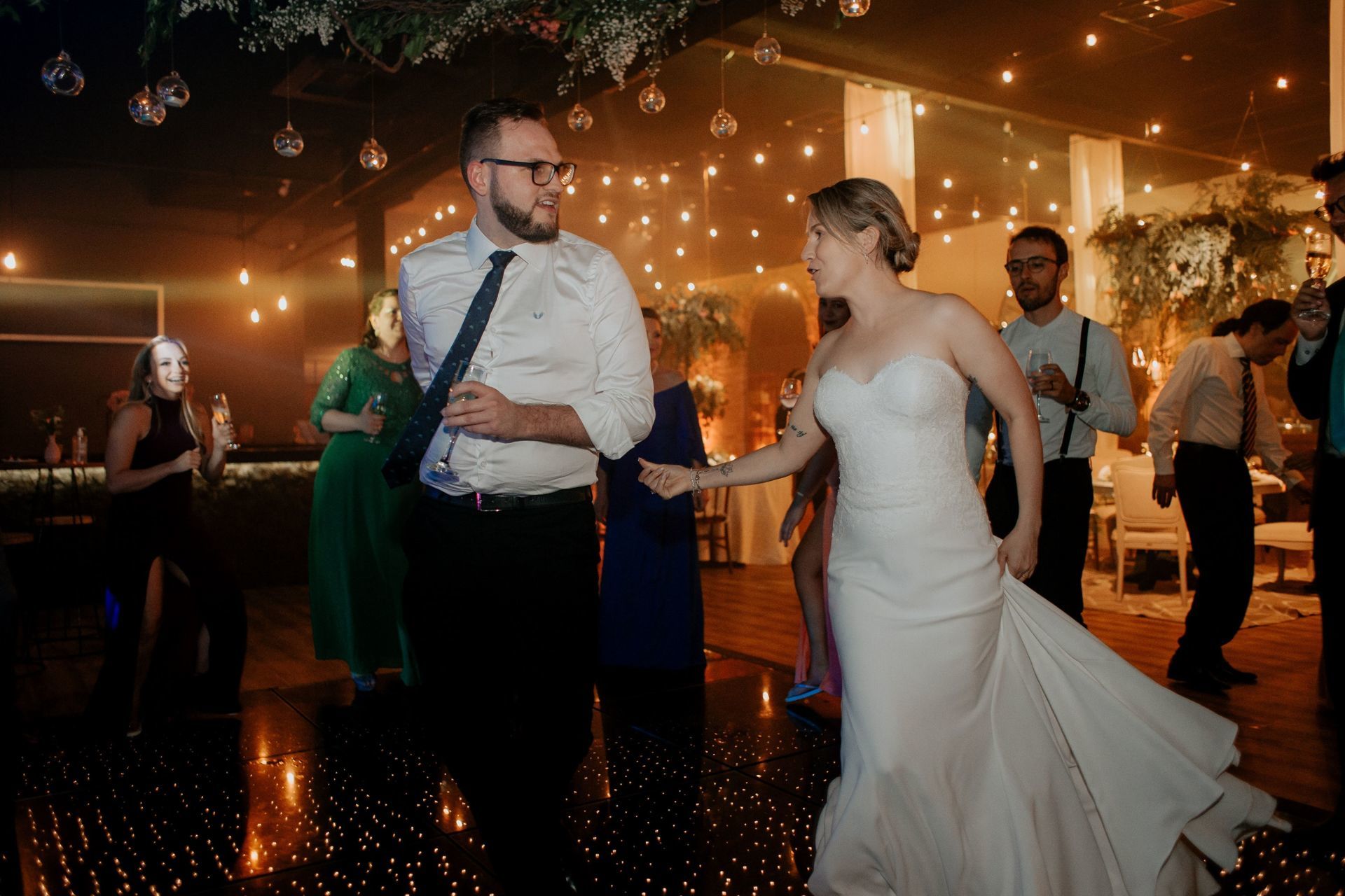 Foto Casamento no Vila dos Araçás Tami e Rogério Foto Casamento no Vila dos Araçás Tami e Rogério - Imagem 217