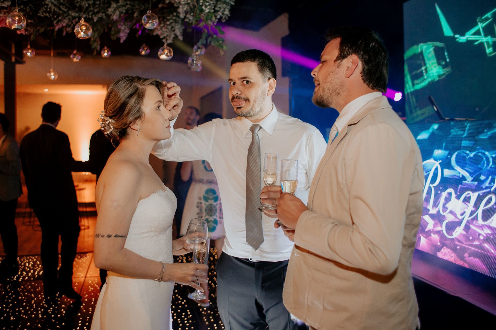 Foto Casamento no Vila dos Araçás Tami e Rogério Foto Casamento no Vila dos Araçás Tami e Rogério - Imagem 183