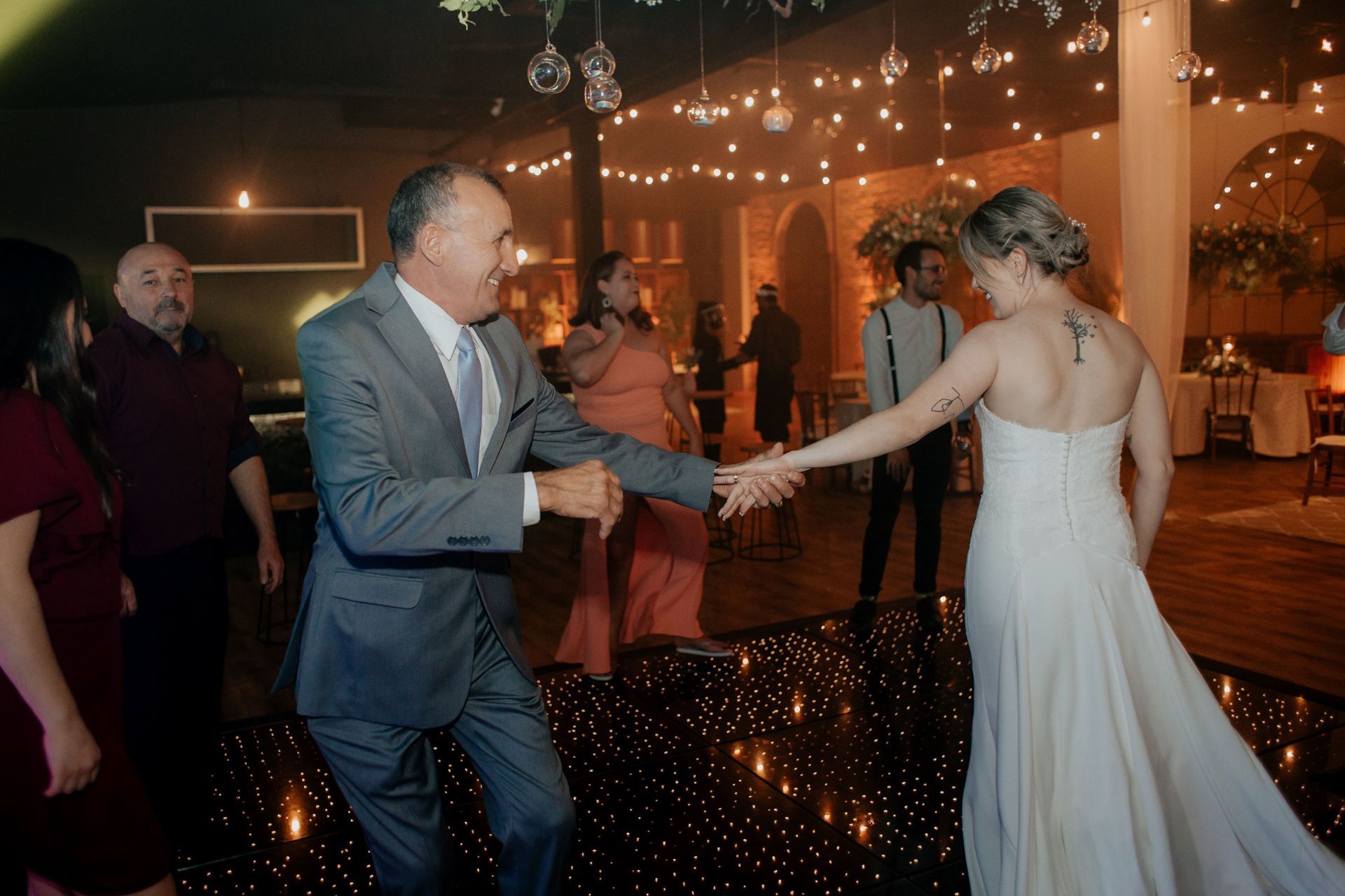 Foto Casamento no Vila dos Araçás Tami e Rogério Foto Casamento no Vila dos Araçás Tami e Rogério - Imagem 225