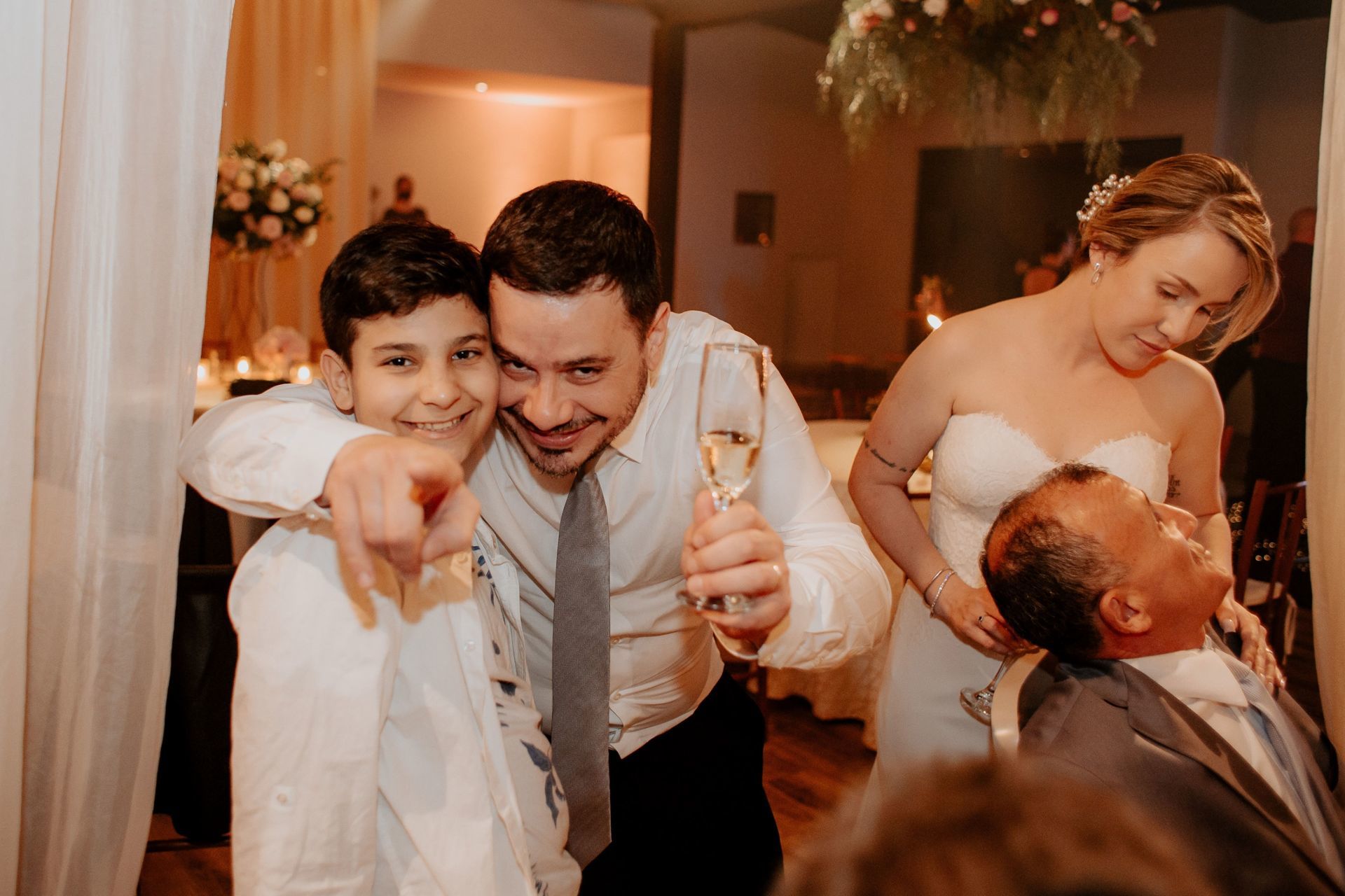 Foto Casamento no Vila dos Araçás Tami e Rogério Foto Casamento no Vila dos Araçás Tami e Rogério - Imagem 208
