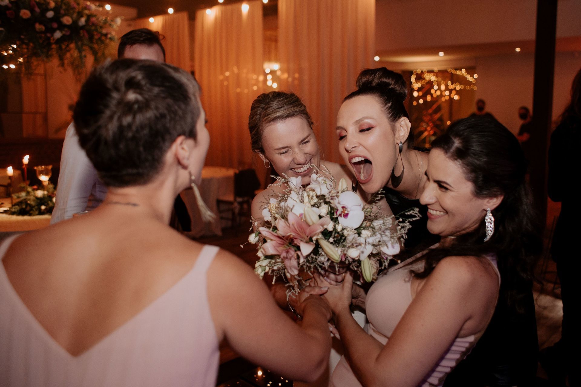 Foto Casamento no Vila dos Araçás Tami e Rogério Foto Casamento no Vila dos Araçás Tami e Rogério - Imagem 239